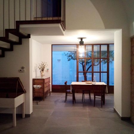 مبيت وإفطار كاسترينيانو دل كابو Cortile Calinea المظهر الخارجي الصورة