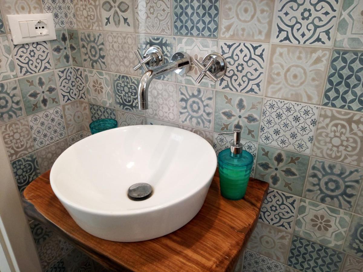مبيت وإفطار كاسترينيانو دل كابو Cortile Calinea المظهر الخارجي الصورة