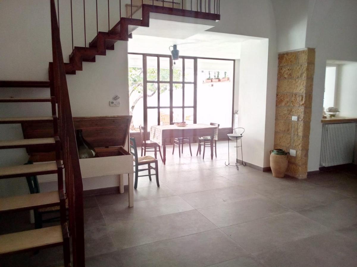 مبيت وإفطار كاسترينيانو دل كابو Cortile Calinea المظهر الخارجي الصورة