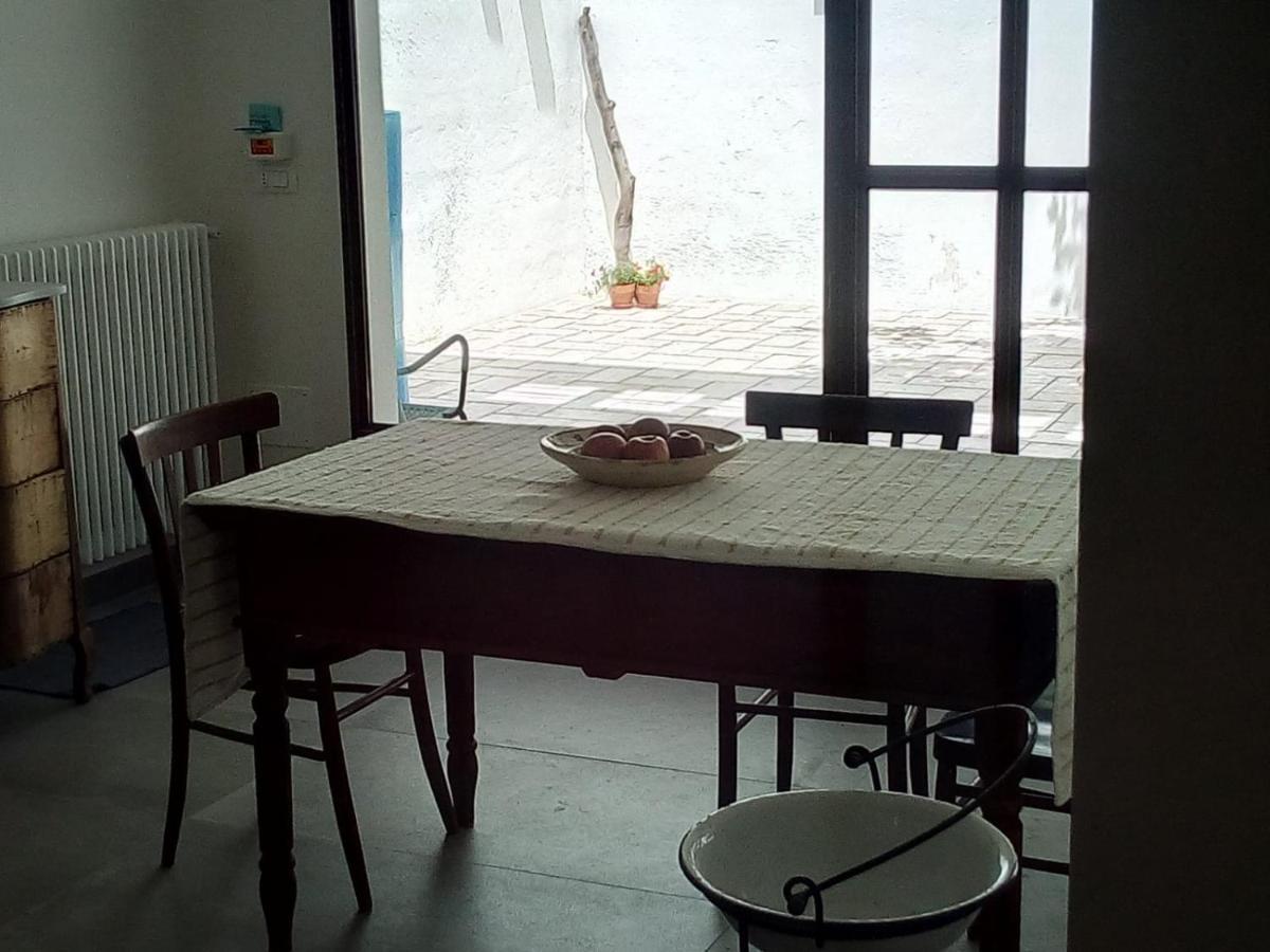 مبيت وإفطار كاسترينيانو دل كابو Cortile Calinea المظهر الخارجي الصورة