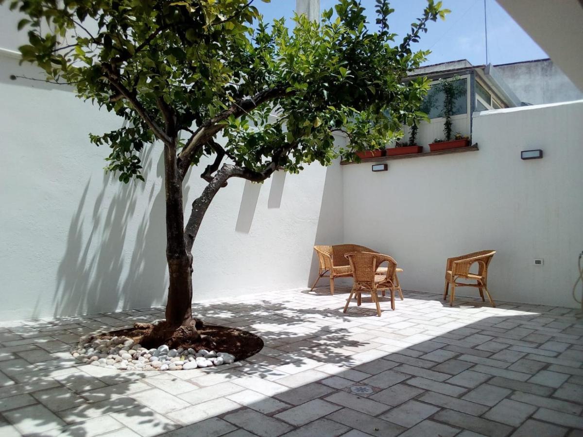 مبيت وإفطار كاسترينيانو دل كابو Cortile Calinea المظهر الخارجي الصورة