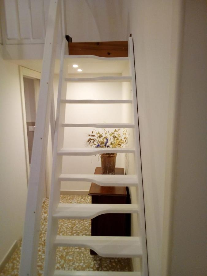مبيت وإفطار كاسترينيانو دل كابو Cortile Calinea المظهر الخارجي الصورة
