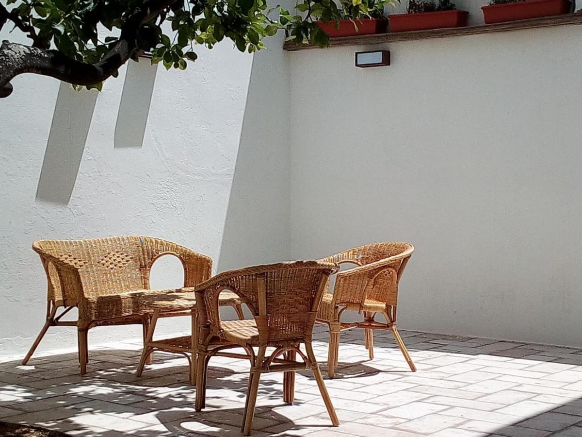 مبيت وإفطار كاسترينيانو دل كابو Cortile Calinea المظهر الخارجي الصورة