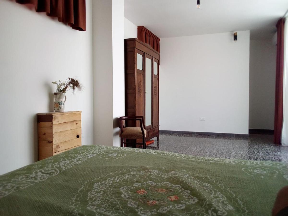مبيت وإفطار كاسترينيانو دل كابو Cortile Calinea المظهر الخارجي الصورة